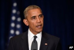 Tổng thống Barack Obama nói các vụ nổ súng bắn vào các nhân viên đang làm nhiệm vụ là “hành động tấn công đồi bại, có tính toán và hèn hạ”.