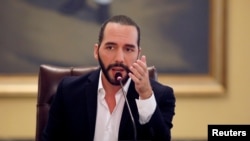 El presidente de El Salvador, Nayib Bukele, anunció la expulsión del cuerpo diplomático del gobienro en disputa de Venezuela el domingo, 3 de noviembre, de 2019.