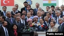 رهبر مناطق خودمختار کردی در جریان یک نشست خبری با مقامهای ترکیه