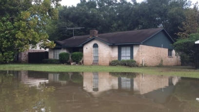 Nước lũ tại khu Memorial Hill Houston, Texas.