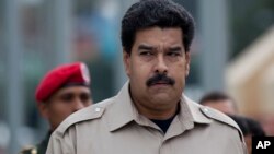 Aunque las corporaciones estatales que está utilizando Nicolás Maduro para gobernar en estados de la oposición son entidades legales, su uso de fondos del gobierno para el proselitismo político durante las campañas no lo es. 