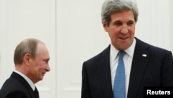 7일 모스크바에서 면담을 가진 블라디미르 푸틴 러시아 대통령 (왼쪽)과 존 케리 미 국무장관 (오른쪽).