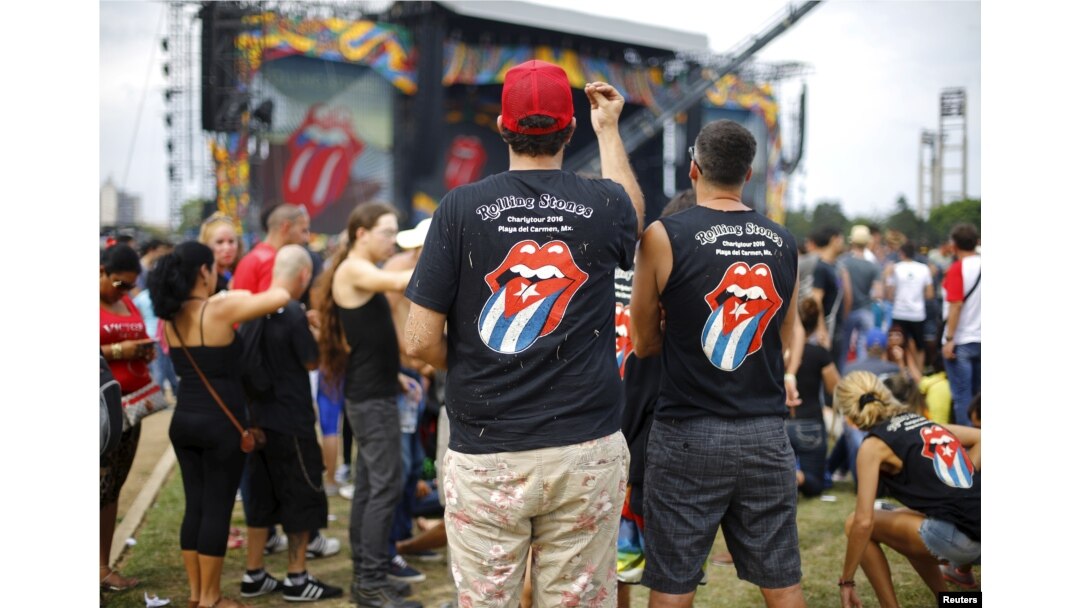 Fans gather near the stage at the Ciudad Deportiva de la Habana sports complex where the Rolling Stones' free outdoor concert will take place in Havana, Cuba, March 25, 2016.