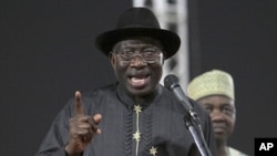 Nigeria's president Jonathan addresses delegates during the primaries of the ruling People's Democratic Party in Abuja, 13 Jan 2011