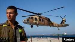 An Israeli air force black hawk helicopter carrying two wounded Israeli soldiers comes in to land at a hospital in the northern city of Haifa, Oct. 7, 2014. 