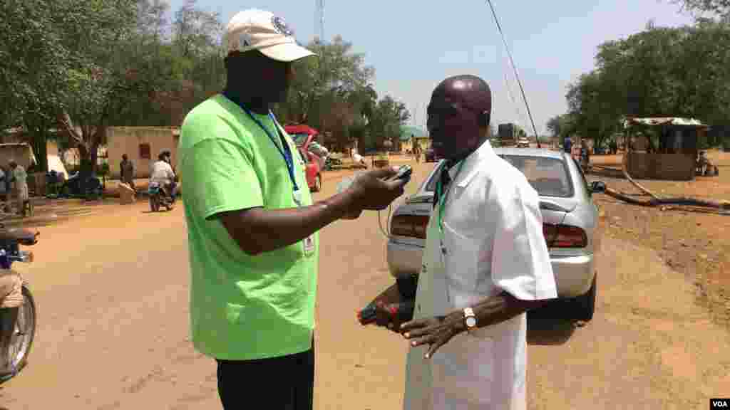 Abdoulaye Mamane Amadou na Muryar Amurka na tattaunawa da jami'in kiwon lafiya Mr. Jibrin Zakari akan Ebola. 