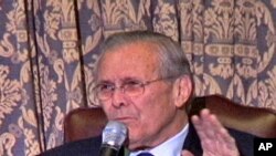 Donald Rumsfeld govori o svojim memoarima u klubu Union League u Chicagu