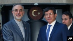 İranlı mevkidaşı Ali Ekber Salihi ve Dışişleri Bakanı Ahmet Davutoğlu