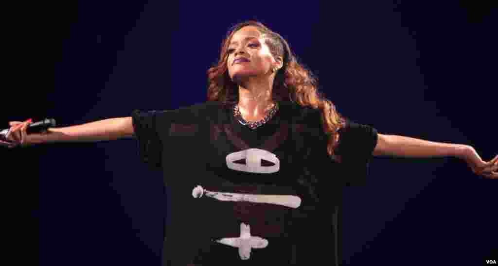 Rihanna in concert