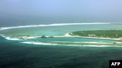 南中国海上有争议的帕拉塞尔群岛中的伍迪岛鸟瞰。中方称之为西沙群岛的永兴岛，属于海南省三沙市。（2012年7月27日）