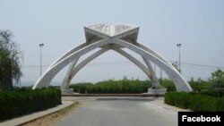 دګل په ورځ یاد پوهنتون کې دپښتنو اؤ بلوڅ طالبعلمانو ترمنځ شوې نښته کې ګڼ شمیر زده کوونکي ژوبل شوي اؤ روغتونونو ته رسول شوي دي.