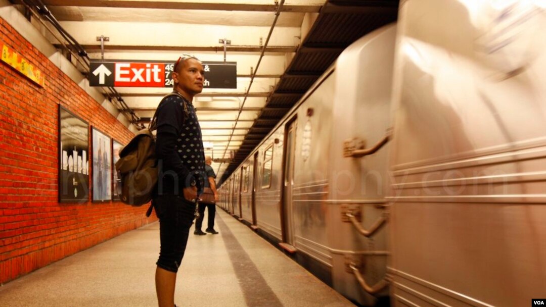 Cella Syuting di Subway New York (VOA/Christian Arya Winata)