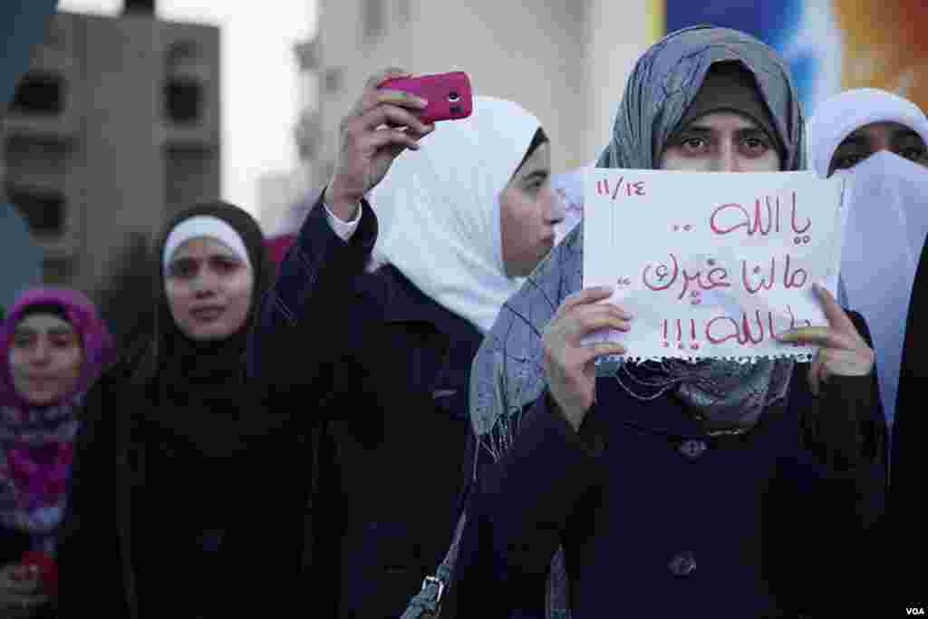 Protesters gathered near Interior Ministry Circle. (Y. Weeks for VOA)