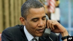 Tổng thống Obama gọi điện thoại từ Phòng bầu dục Tòa Bạch Ốc.