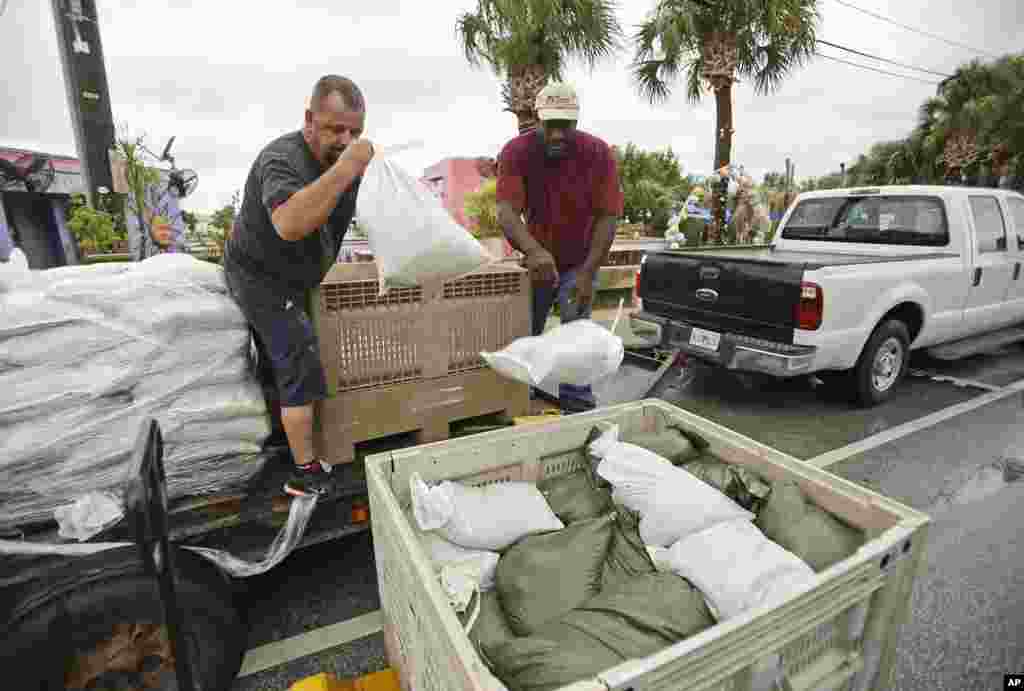 Mahaukaciyar Guguwa Hurricane Mathew Ta Doshi Florida. Oktoba 06, 2016