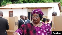 President Joyce Banda votes in her home district of Malemia, May 20, 2014
