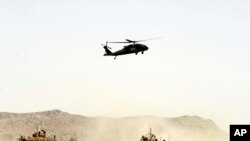 Hiện có khoảng 8.400 binh sĩ Mỹ và 5.000 binh sĩ NATO có mặt ở Afghanistan, chủ yếu trong vai trò cố vấn và huấn luyện.