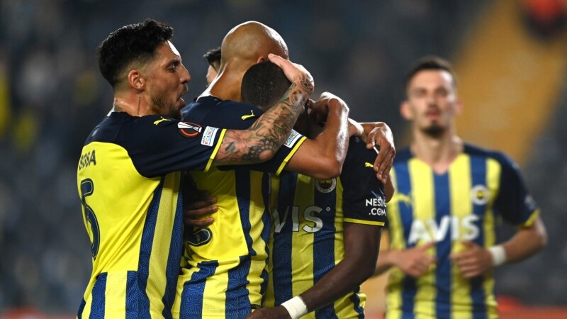 But à la 94e minute: un supporter de Fenerbahçe meurt d'une crise cardiaque