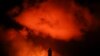 Núi lửa lại phun trào, cư dân Hawaii được giải cứu 