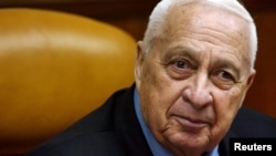 Foto de archivo de Ariel Sharon tomada en mayo de 2005.