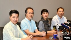 香港民主派立法會議員回應林鄭月娥宣佈撤回修例。(美國之音 湯惠芸)