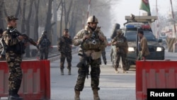 Afganistanske sigurnosne snage na straži na punktu u blizini sjedišta afganistanske obavještajne agencije u Kabulu, Afganistan, 25. decembra 2017.