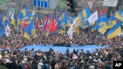 Demonstrators march and carry an EU flag during a protest in Kyiv, Ukraine, Nov. 24, 2013. 