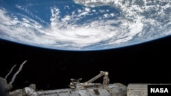 El astronauta de NASA Scott Kelly actualmente en una misión de un año en la estación especial internacional tomó esta foto de la tormenta tropical Bill, en el Golfo de México, el 15 de junio de 2015.
