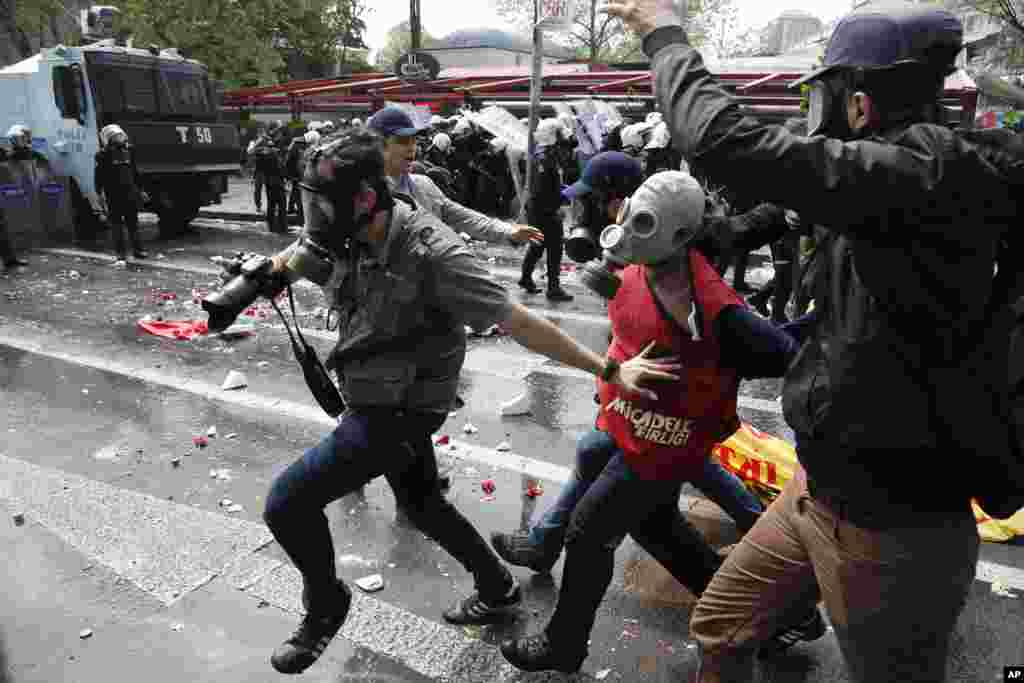 İstanbul&rsquo;da 1 Mayıs gösterileri (Foto:AP)