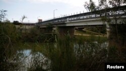 Una vista general muestra el cruce de la frontera Reynosa-McAllen antes de la visita de Trump a la región fronteriza de Texas, en Reynosa, estado de Tamaulipas, México.