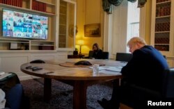 Прем'єр Великої Британії Борис Джонсон під час телеконференції з лідерами G20