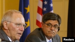 German Finance Minister Wolfgang Schaeuble (L) and U.S. Treasury Secretary Jack Lew address a news conference after talks in Berlin Apr. 9, 2013.