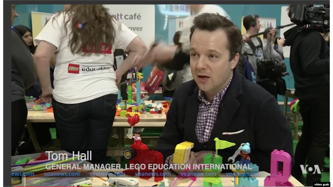 Tom Hall, Pimpinan Lego Education International (VOA/Videograb)