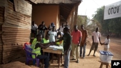 People register to vote in Bissau, Guinea-Bissau, March 18, 2012. 