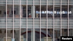 جلسه کارکنان بانک سرمایه گذاری لیمن برادرز در دفتر مؤسسه در منطقه تجاری لندن - عکس مربوط به سپتامبر ۲۰۰۸ است.