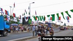 Bendera za vyama vya kisiasa katika barabara kuelekea Jangwani Dar es Salaam