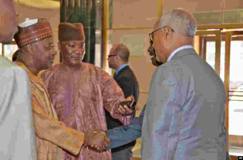 Nigerian Vice-President Namadi Sambo Visits VOA in Washington, DC