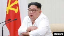 김정은 북한 국무위원장이 지난 18일 노동당 제 7차 중앙 군사위원회에서 연설하는 모습을 조선 중앙 통신이 공개했다. 