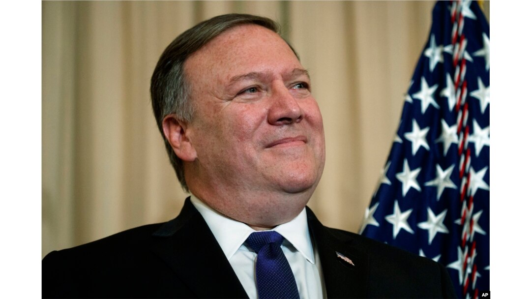 Državni sekretar Majk Pompeo tokomc eremonije polaganja zakletve u Stejt departmentu, 2. maja 2018.