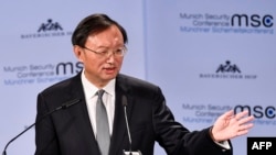 파일 - 양제츠 중국 외교관이 2월 독일 뮌헨에서 열린 제55차 뮌헨 안보회의에서 연설하고 있다.  2019년 16월 16일.