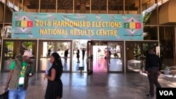 Opposition members demanding release of election results in Harare wanted to march to the Zimbabwe Electoral Commission’s offices where results were supposed to have been released. (C. Mavhunga/VOA)