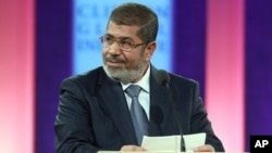 Presiden Mesir Mohammed Morsi menyerukan pemilu legislatif 24 April mendatang (foto: dok). 