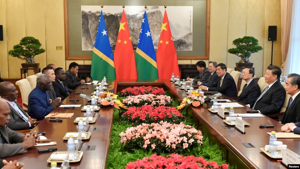 所罗门群岛总理索加瓦雷在北京钓鱼台国宾馆与中国国家主席习近平举行会谈。（2019年10月9日）(photo:VOA)