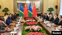 所羅門群島總理索加瓦雷在北京釣魚台國賓館與中國國家主席習近平舉行會談。（2019年10月9日）