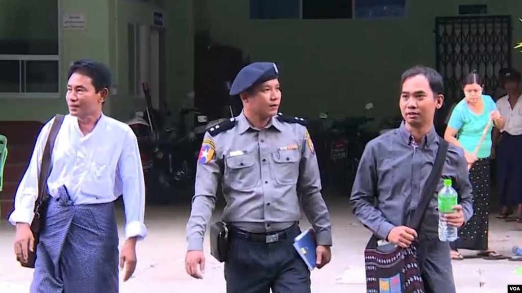 Myanmar Now အယ္ဒီတာကိုေဆြဝင္း (ယာအစြန္)။