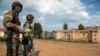 África: a medida que militares hacen cumplir cuarentena, expertos advierten sobre espiral de violencia
