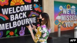 Melbourne, mengakhiri PSBB selama hampir empat bulan dengan dibukanya restoran, kafe, bar dan dilanjutkannya kegiatan olahraga di luar ruangan, 28 Oktober 2020. (Foto: ilustrasi/William WEST / AFP)