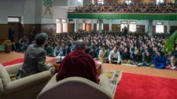 ༧གོང་ས་མཆོག་གིས་ལྡི་ལི་ཁུལ་གྱི་བོད་པའི་སློབ་ཕྲུག་རྣམས་ལ་བཀའ་སློབ་བསྩལ་བ།