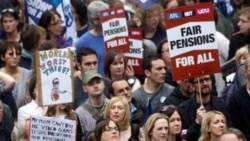 هزاران نفر در سراسر بریتانیا دست به اعتصاب زدند
