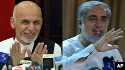 参加阿富汗总统决选的两名候选人，阿卜杜拉（右）与加尼近期分别在记者会上